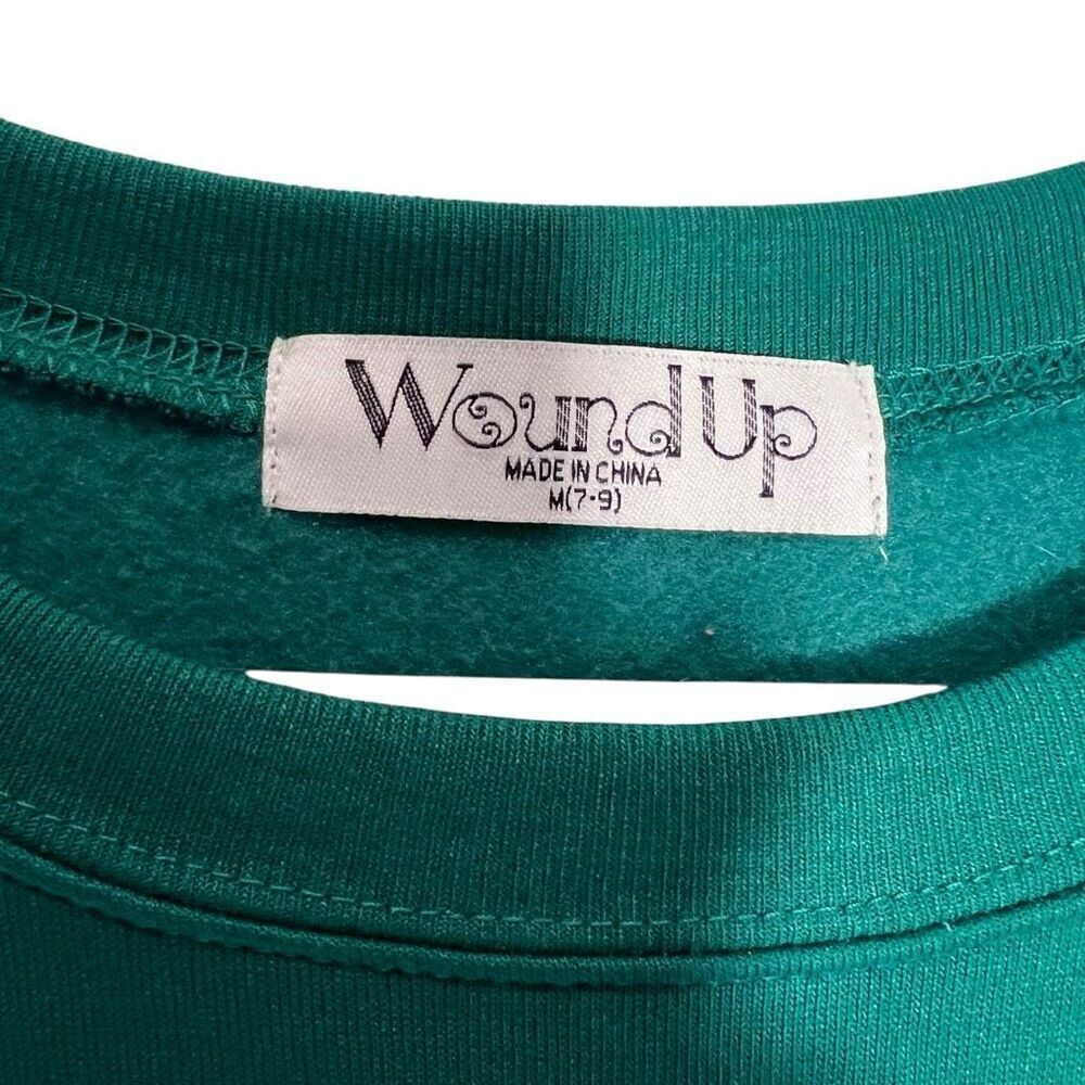 Wound Up What The Elf Is Going On Here Christmas Sweatshirt Green Size Medium - Picture 3 of 6